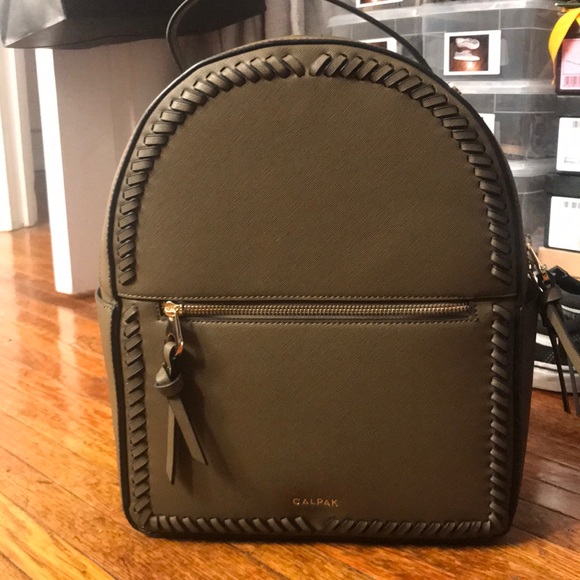 kaya round backpack
